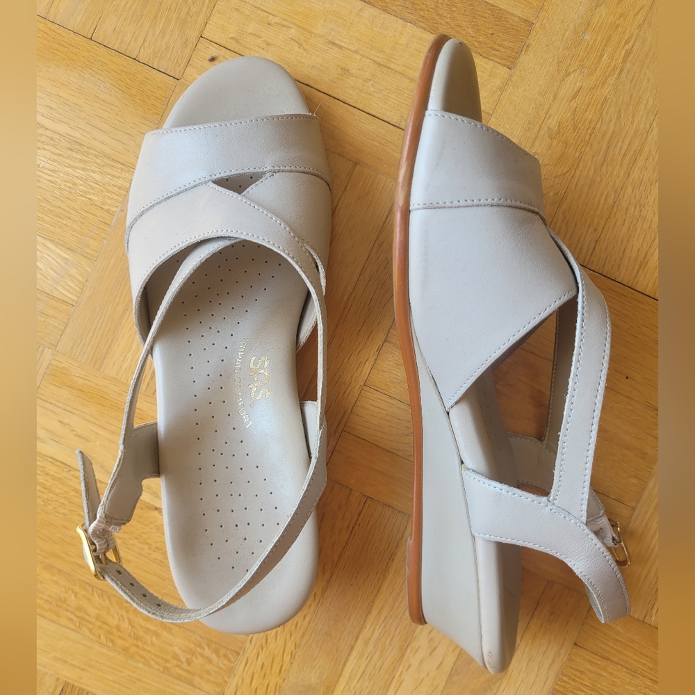 SAS Cream sandals